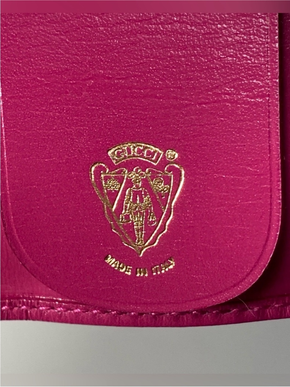 Gucci Fuchsia Leather cabochon Card Case with Gold-Tone Emblem vintage - Picture 5 of 9